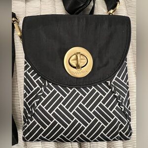 Baggallini RFID Athens Crossbody Wallet Black White Travel Minimalist NWOT